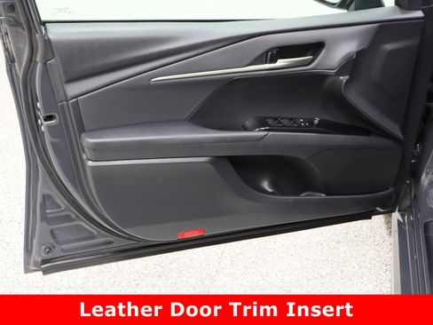 Used 2025 Toyota Camry SE image 12