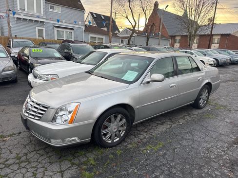 Used 2008 Cadillac DTS image 1