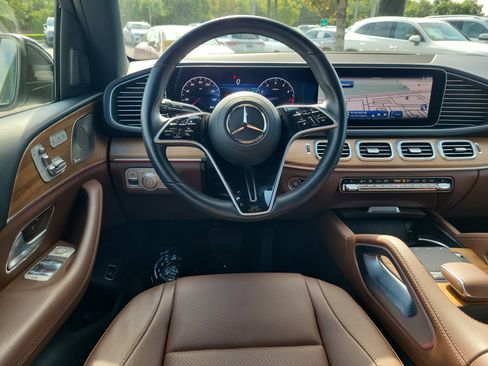 Used 2025 Mercedes-Benz GLE 350 4MATIC image 13