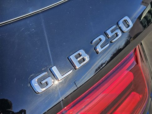 Certified 2025 Mercedes-Benz GLB 250 4MATIC image 8