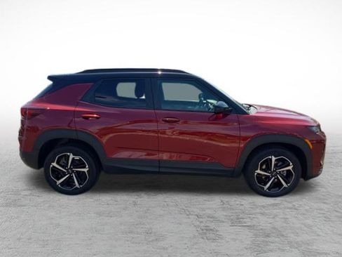 Used 2022 Chevrolet TrailBlazer RS w/ Technology Package FWD image 4