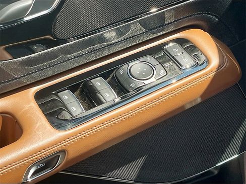 Used 2023 Lincoln Aviator Reserve image 18