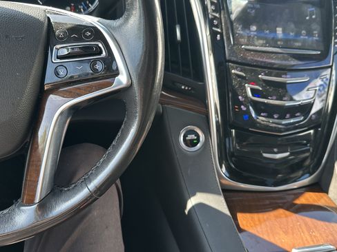 Used 2020 Cadillac Escalade Luxury w/ Escalade Sport Edition AWD/4WD image 21
