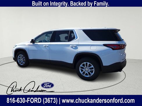 Used 2023 Chevrolet Traverse LS image 6