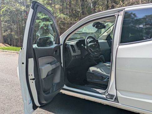 Used 2020 Chevrolet Colorado LT w/ Safety Package image 13