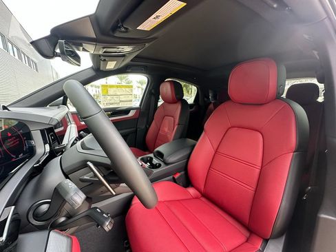 Certified 2026 Porsche Cayenne S AWD/4WD image 5