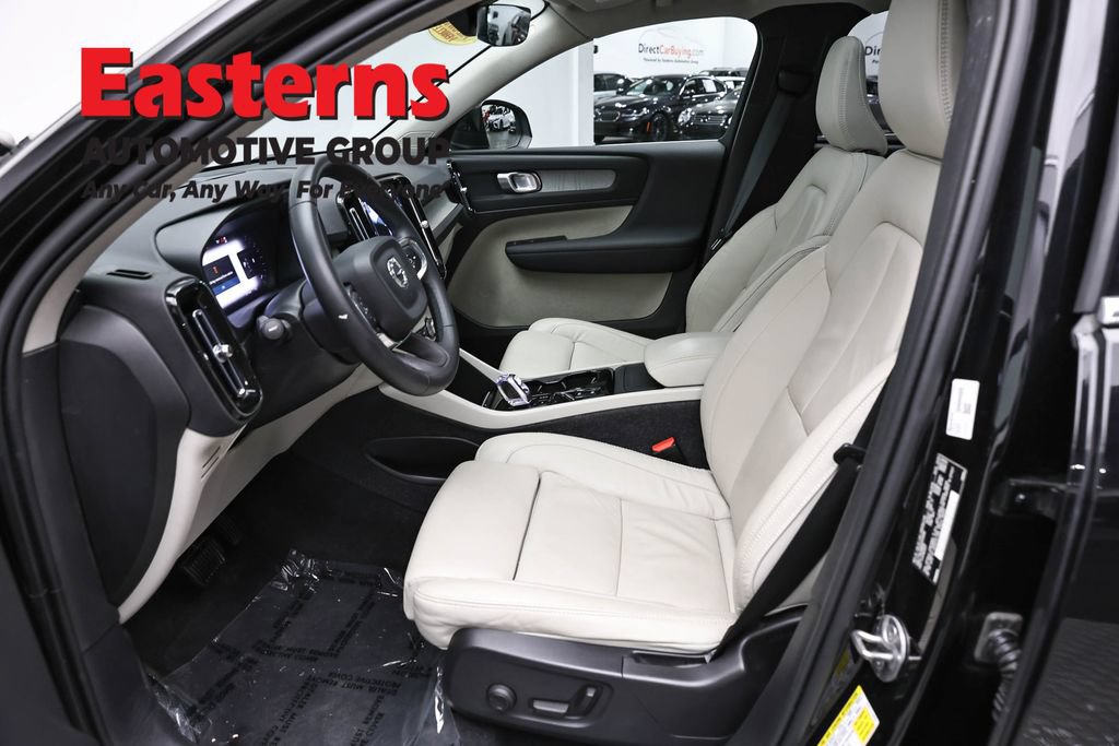 Used 2023 Volvo XC40 B5 Plus AWD/4WD image 16