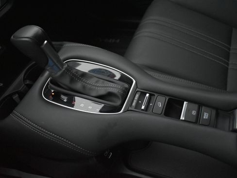 Used 2025 Honda HR-V EX-L image 32