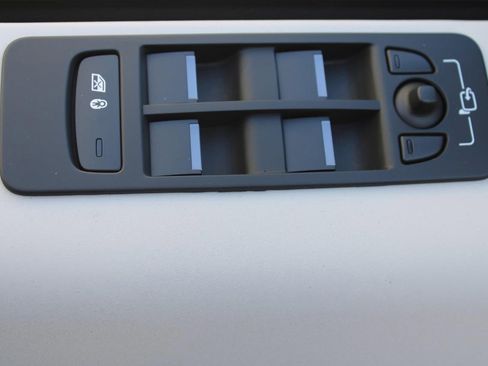 Certified 2025 Land Rover Discovery Sport S image 32