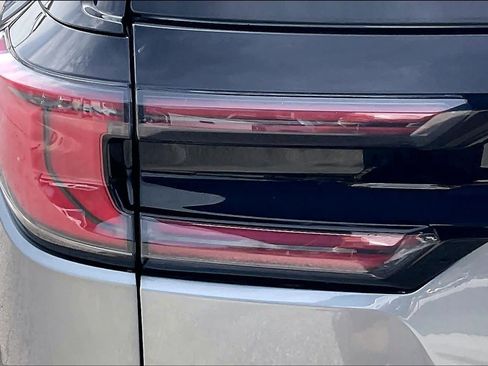 Used 2026 GMC Acadia Elevation w/ Elevation Premium Package FWD image 28