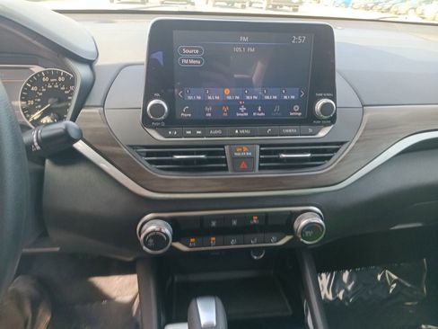 Used 2024 Nissan Altima 2.5 SV image 20