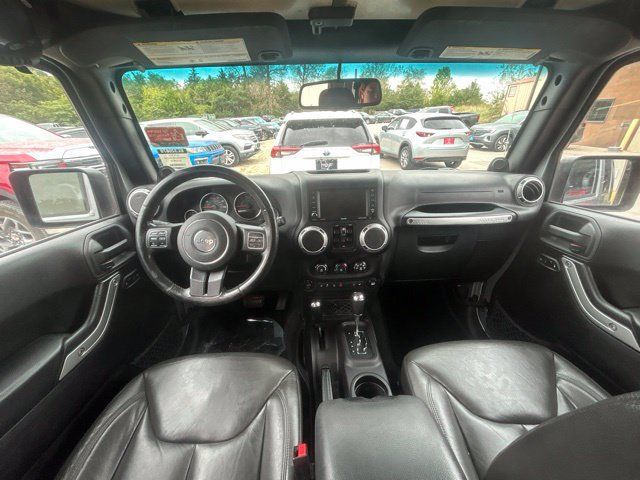 Used 2014 Jeep Wrangler Unlimited Rubicon w/ Connectivity Group AWD/4WD image 16