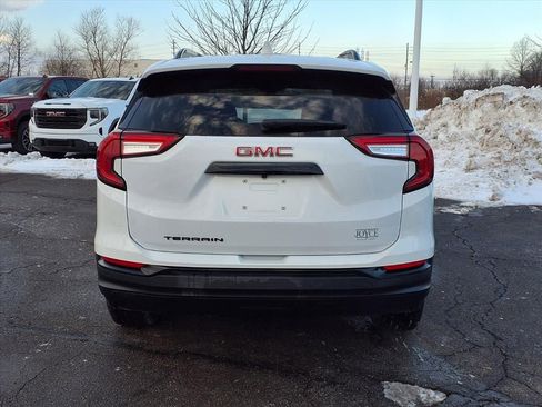 Used 2023 GMC Terrain SLE w/ Elevation Edition image 33