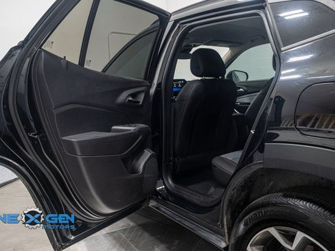 Used 2025 Chevrolet Trax LT w/ Driver Confidence Package image 23