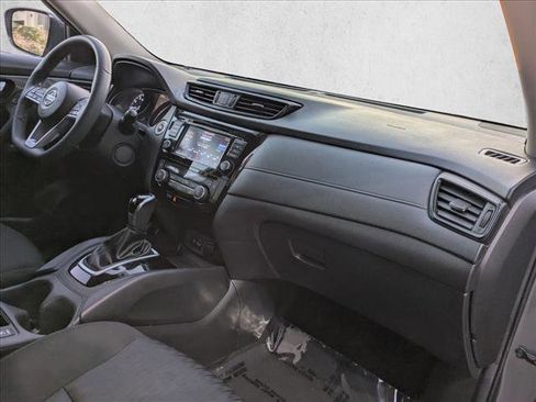 Used 2018 Nissan Rogue SV image 21