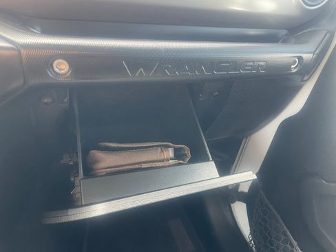 Used 2018 Jeep Wrangler Unlimited Sport S AWD/4WD image 17