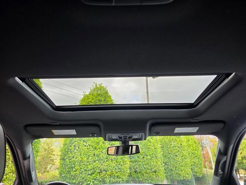 Used 2019 Chevrolet Silverado 1500 High Country w/ Z71 Off-Road Package image 32