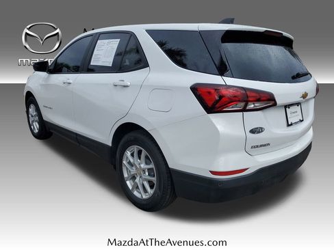 Used 2023 Chevrolet Equinox LS w/ LS Convenience Package image 4