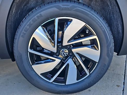 New 2026 Volkswagen Atlas SEL image 9