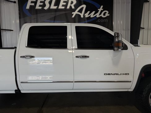 Used 2016 GMC Sierra 2500 Denali w/ Duramax Plus Package AWD/4WD image 5