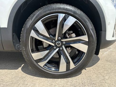 Certified 2023 Volvo XC40 B5 Plus w/ Protection Package Premier AWD/4WD image 11