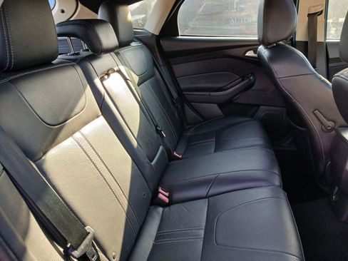 Used 2014 Ford Focus SE w/ Equipment Group 201A FWD image 22