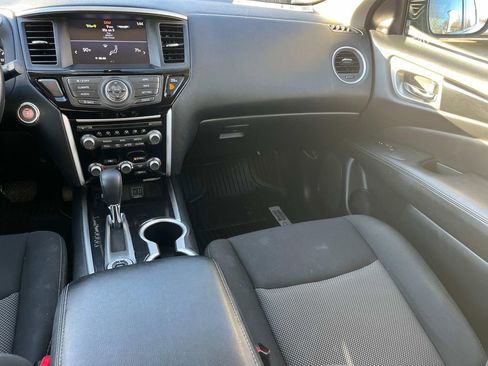 Used 2019 Nissan Pathfinder SV image 19
