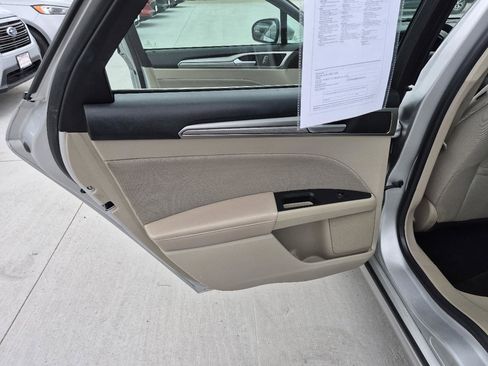 Used 2018 Ford Fusion SE FWD image 10