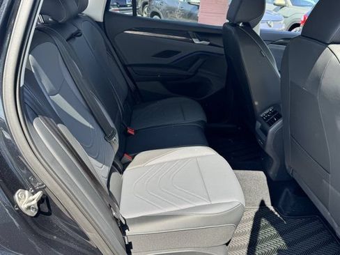 Used 2026 Volkswagen Tiguan SE AWD/4WD image 32