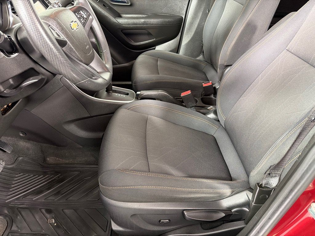 Used 2018 Chevrolet Trax LT FWD image 12
