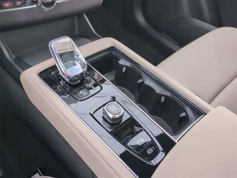 New 2026 Volvo XC90 B6 Plus image 24