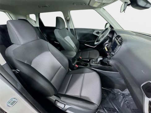 Certified 2025 Kia Soul LX w/ LX Technology Package FWD image 26