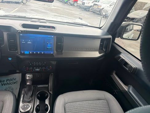 Used 2023 Ford Bronco Outer Banks AWD/4WD image 17