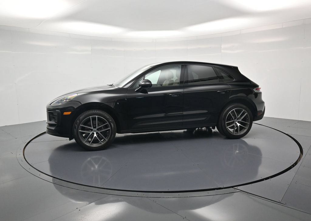 Used 2026 Porsche Macan AWD/4WD image 2