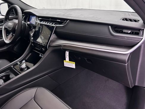 New 2025 Jeep Grand Cherokee Limited w/ Trailer Tow Package image 24