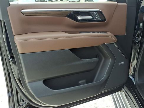 New 2026 Chevrolet Suburban High Country AWD/4WD image 14