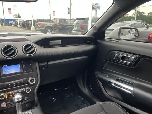 Used 2019 Ford Mustang Coupe RWD image 28