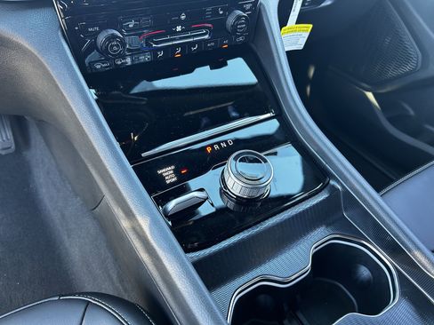 New 2025 Jeep Grand Cherokee Limited w/ Trailer Tow Package image 19