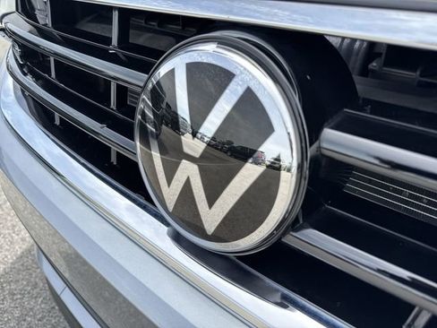 Certified 2023 Volkswagen Tiguan SE R-Line FWD image 30
