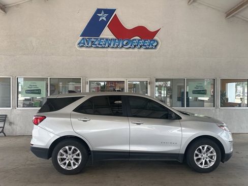 Used 2020 Chevrolet Equinox LS w/ LS Convenience Package image 1