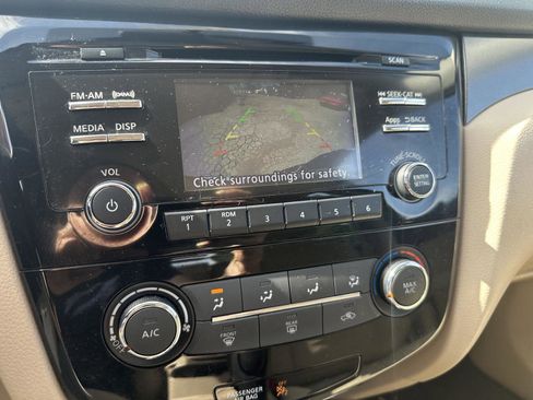 Used 2016 Nissan Rogue S image 12