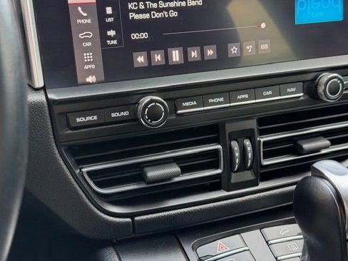 Used 2019 Porsche Macan image 38