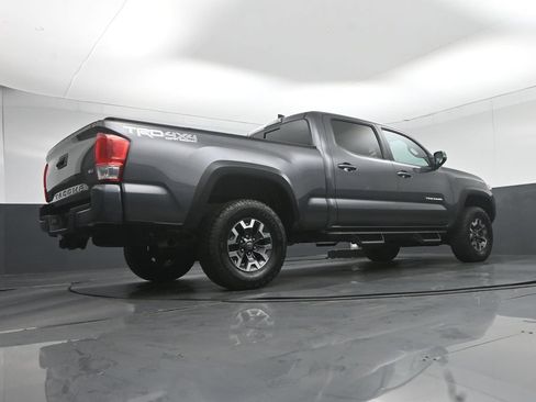 Used 2017 Toyota Tacoma TRD Off-Road w/ Premium & Technology Package AWD/4WD image 58