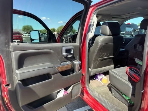 Used 2018 GMC Sierra 2500 Denali w/ Duramax Plus Package AWD/4WD image 9