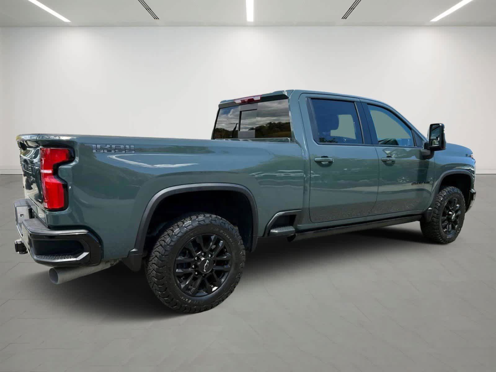 Used 2025 Chevrolet Silverado 2500 LTZ w/ LTZ Plus Package AWD/4WD image 4