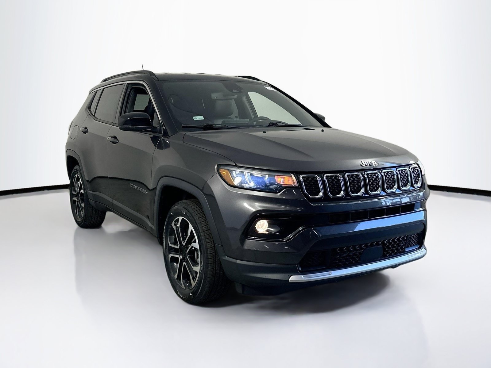 Used 2023 Jeep Compass Limited AWD/4WD image 3