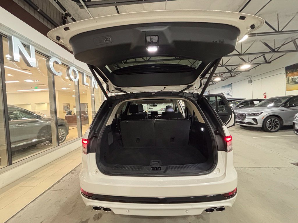 Used 2023 Lincoln Aviator Grand Touring w/ Equipment Group 301A AWD/4WD image 5
