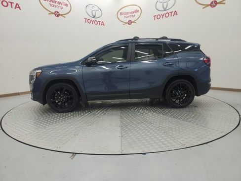 Used 2024 GMC Terrain SLE w/ Driver Convenience Package FWD image 5