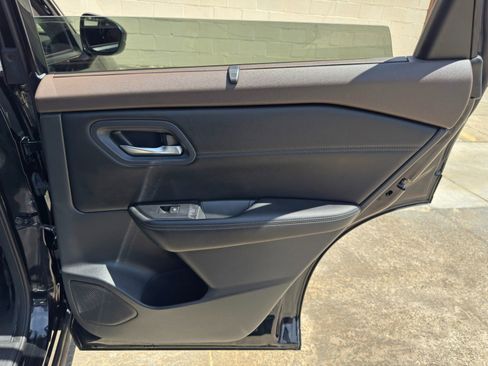 Used 2023 Nissan Rogue SV w/ SV Premium Package FWD image 40