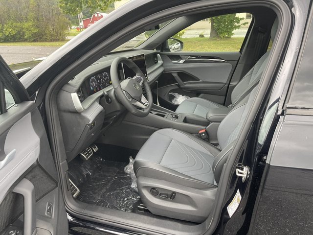 New 2026 Volkswagen Tiguan SE R-Line AWD/4WD image 12